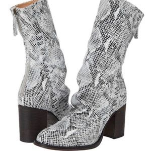 FREE PEOPLE Elle Snakeskin NWOT leather boots, size 10, EU size 40